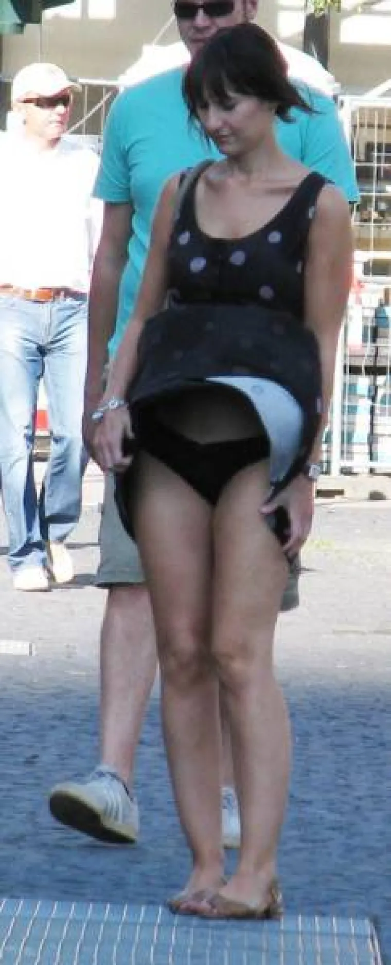 SUKNJICE U ZRAK! Vjetar je rekao svoje, na vama je samo da uberete plodove