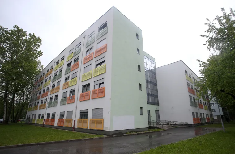 Prekriveni natpisi 'Vukovar je srpski' na studentskom domu Stjepan Radić