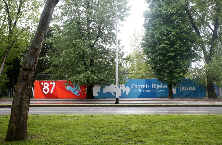 Prekriveni natpisi 'Vukovar je srpski' na studentskom domu Stjepan Radić