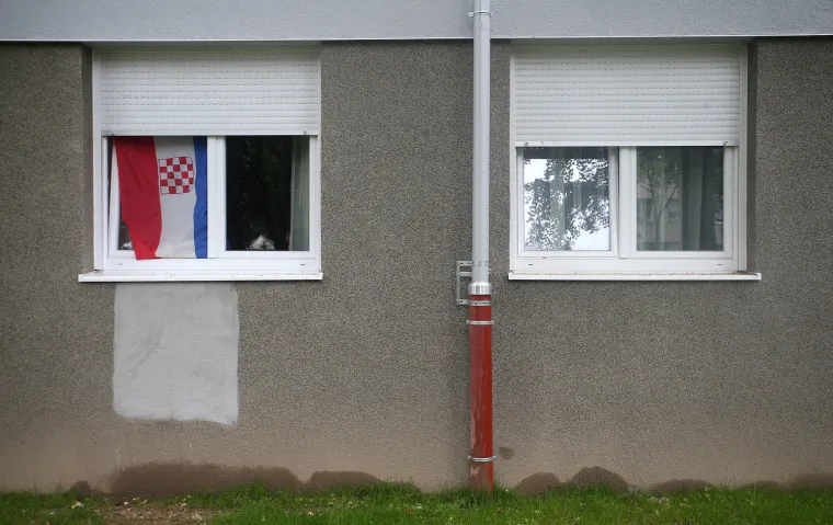 Prekriveni natpisi 'Vukovar je srpski' na studentskom domu Stjepan Radić