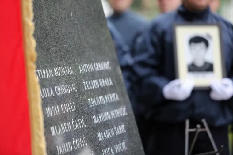KOMEMORACIJA U BOROVU: 25. obljetnica ubojstva 12 redarstvenika