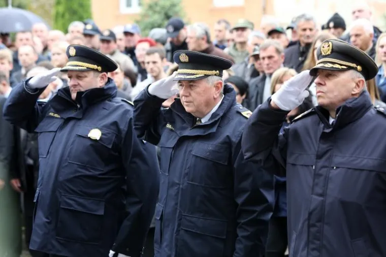 KOMEMORACIJA U BOROVU: 25. obljetnica ubojstva 12 redarstvenika