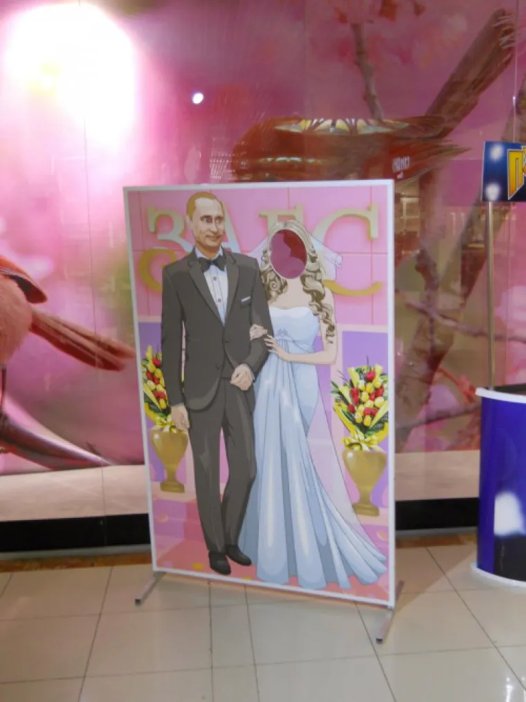 ALISA U ZEMLJI ČUDESA ILI RUSIJA? Pitamo se kakvih kolačića su se oni najeli...