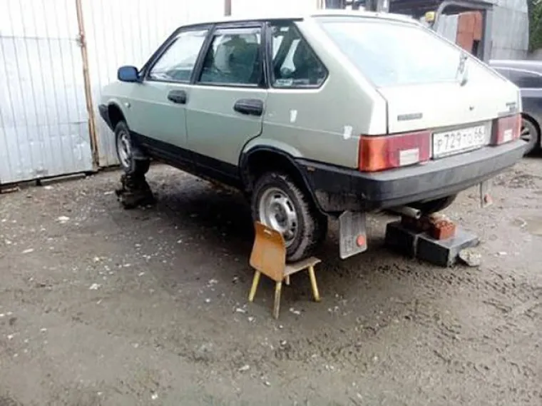 ALISA U ZEMLJI ČUDESA ILI RUSIJA? Pitamo se kakvih kolačića su se oni najeli...