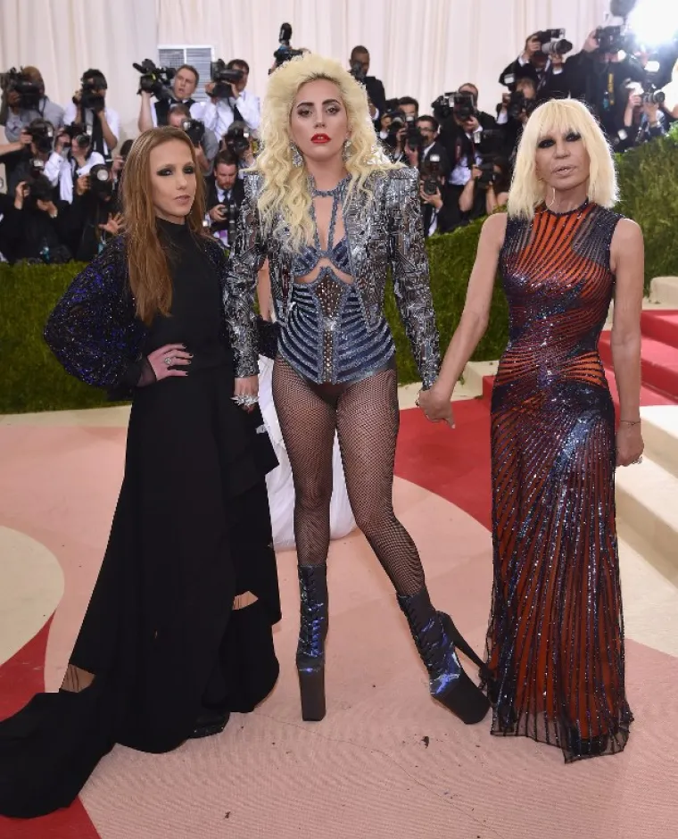 Allegra Versace Beck, Lady GaGa i Donatella Versace