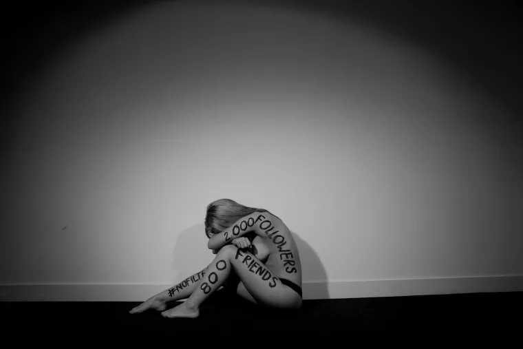 Fotografi iz cijelog svijeta uprizorili 'izgubljenu generaciju': mladi, anksiozni, nezaposleni i ovisni o tehnologiji