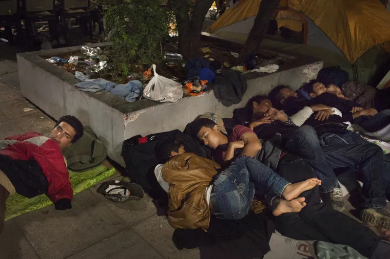 Fotografi iz cijelog svijeta uprizorili 'izgubljenu generaciju': mladi, anksiozni, nezaposleni i ovisni o tehnologiji