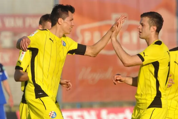 DINAMO PREGAZIO SLAVEN U UVERTIRI FINALA KUPA: Savjetnik Zdravko Mamić salutirao je s tribine