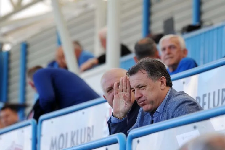 DINAMO PREGAZIO SLAVEN U UVERTIRI FINALA KUPA: Savjetnik Zdravko Mamić salutirao je s tribine