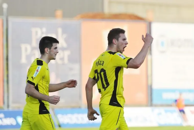 DINAMO PREGAZIO SLAVEN U UVERTIRI FINALA KUPA: Savjetnik Zdravko Mamić salutirao je s tribine