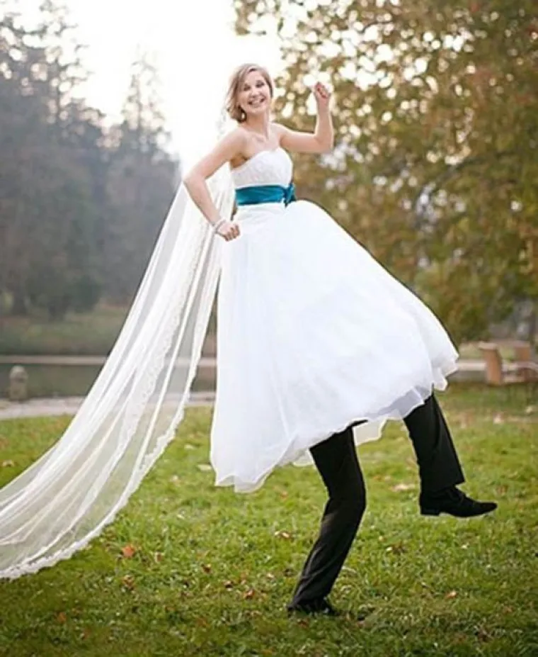 Neke slike s vjenčanja trebale bi ostati u privatnim albumima. Druge ne bi trebale niti nastati, a upravo takve smo okupili u fotogaleriji očajnih fotografija s vjenčanja.