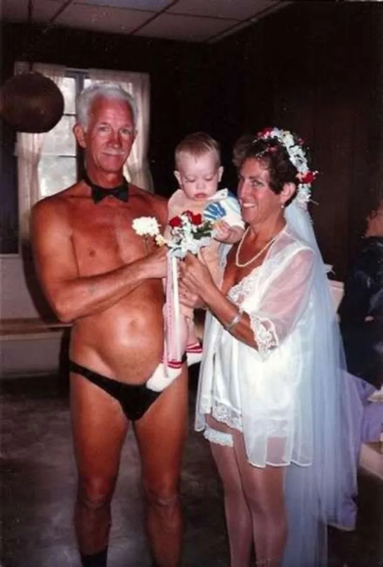 OVI LJUDI ĆE SE RAZMNOŽAVATI: Nema nam spasa, možemo se samo nervozno smijati njihovim slikama s vjenčanja