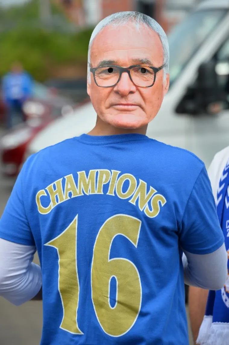 Leicestera proslavili su uoči i tijekom utakmice protiv Evertona senzacionalni naslov prvaka svojih miljenika, prvi u 132 godine postojanja kluba.