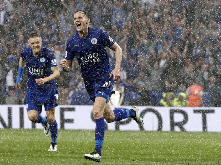 Leicestera proslavili su uoči i tijekom utakmice protiv Evertona senzacionalni naslov prvaka svojih miljenika, prvi u 132 godine postojanja kluba.