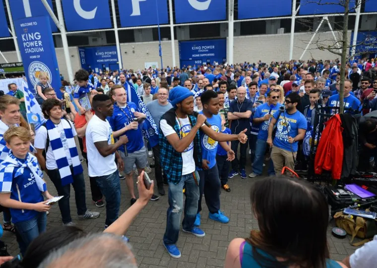 Leicestera proslavili su uoči i tijekom utakmice protiv Evertona senzacionalni naslov prvaka svojih miljenika, prvi u 132 godine postojanja kluba.