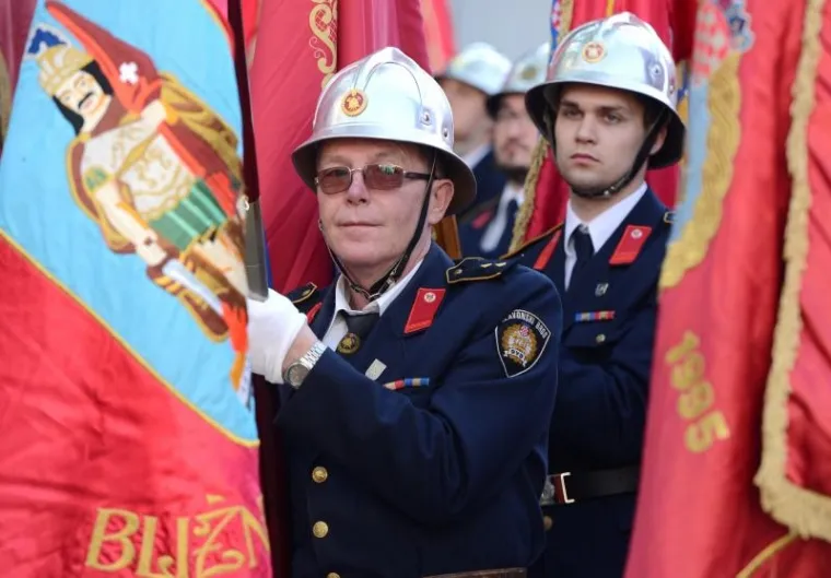 Spektakularni mimohod vatrogasaca u Zagrebu