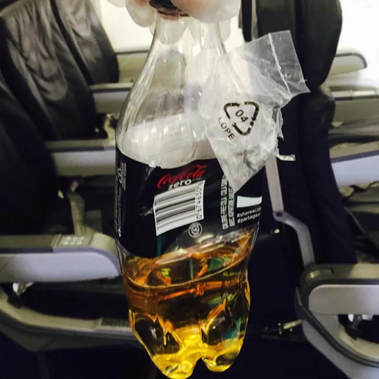 Instagram stranica Passenger Shaming bavi se prikupljanjem fotografija putnika iz zrakoplova koji zagorčavaju put suputnicima i osoblju. Neke od fotografija sa stranice stvarno vas navedu da baš nikada ne putujete zrakoplovom jer što napraviti ako vas zadesi jedan od suputnika iz galerije?