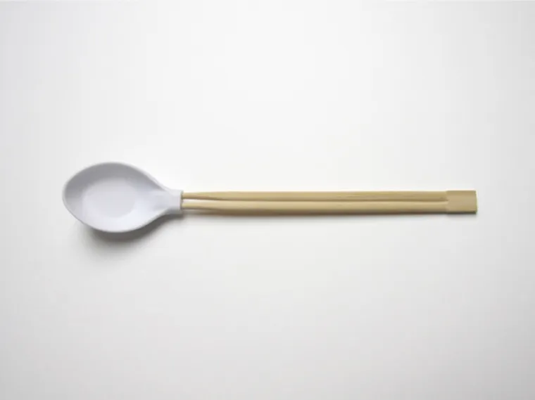 Multifunkcionalni štapići s posudom.