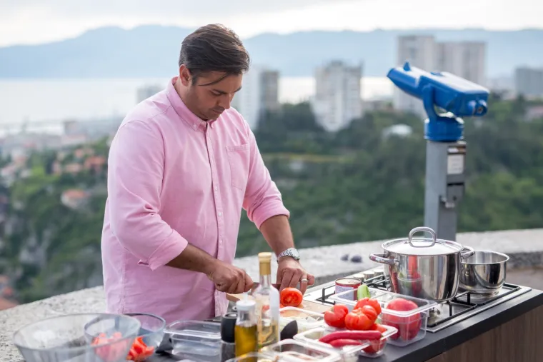 Dhruv Baker snima po Hrvatskoj