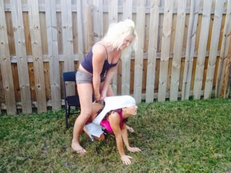 BOLESNI NOVI TREND: Ekstremno navlačenje gaća postalo je pravi hit među curama, ne isprobavajte ovo kod kuće