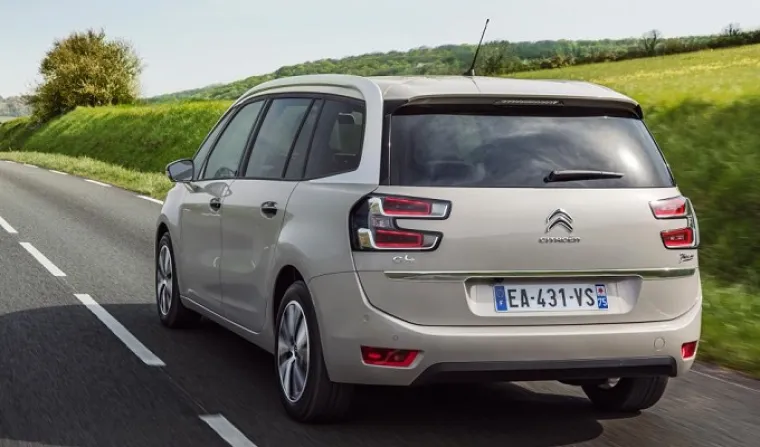 POGLEDAJTE IH: Novosti ima izvana, iznutra i ispod poklopca motora