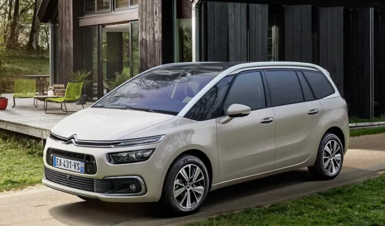 POGLEDAJTE IH: Novosti ima izvana, iznutra i ispod poklopca motora