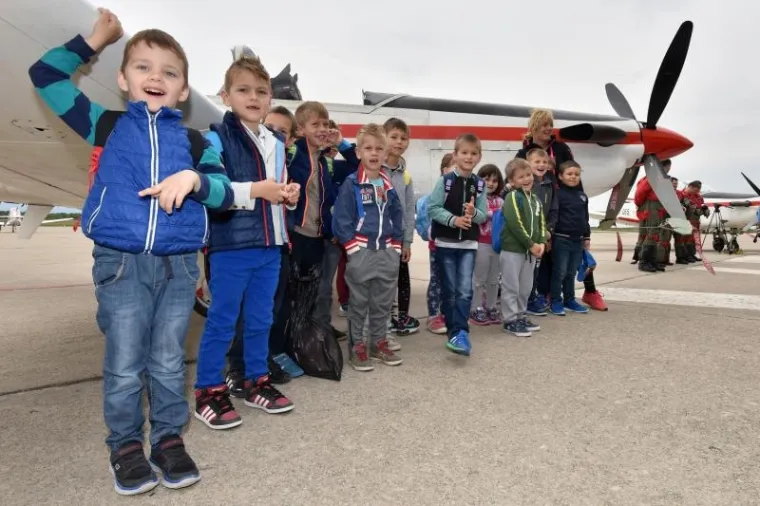 SPEKTAKULARNI PRIZORI: Skupina 'Krila Oluje' predstavila svoj novi letački program