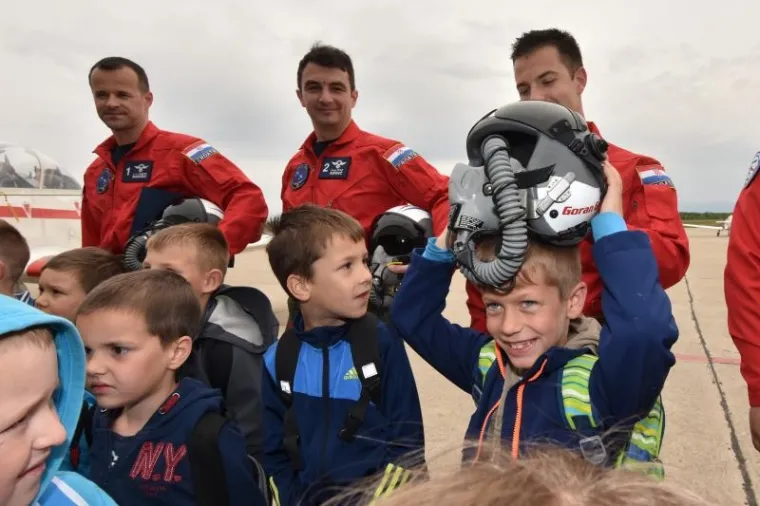 SPEKTAKULARNI PRIZORI: Skupina 'Krila Oluje' predstavila svoj novi letački program