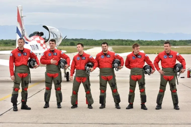 SPEKTAKULARNI PRIZORI: Skupina 'Krila Oluje' predstavila svoj novi letački program