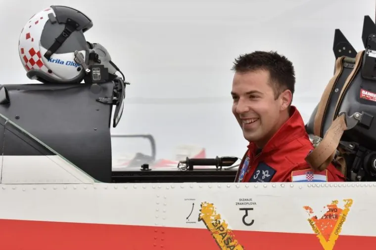 SPEKTAKULARNI PRIZORI: Skupina 'Krila Oluje' predstavila svoj novi letački program