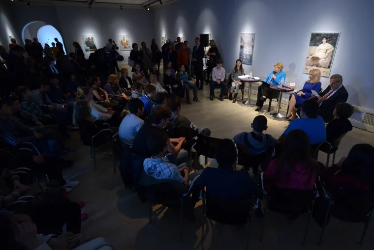 Predsjednica u Klovićevim dvorima čitala djeci priče I.B.Mažuranić