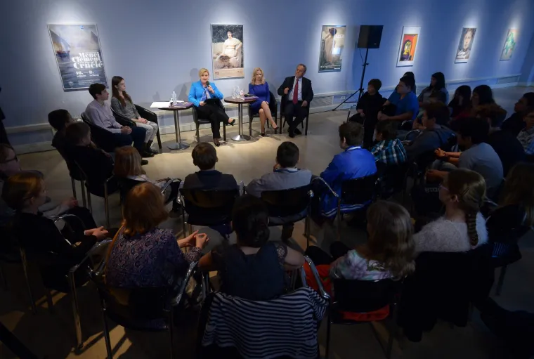 Predsjednica u Klovićevim dvorima čitala djeci priče I.B.Mažuranić