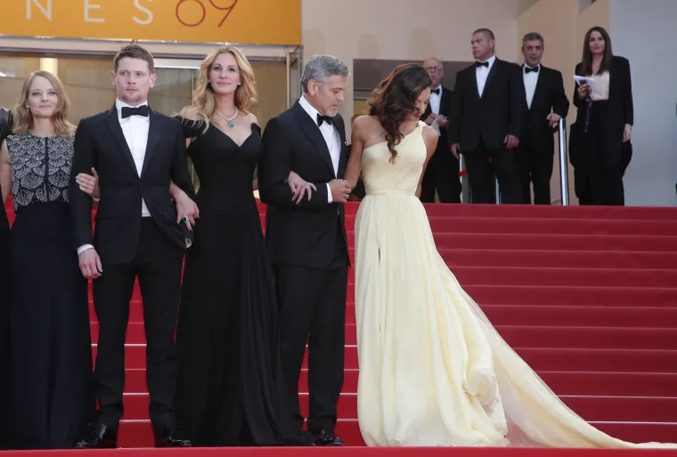 Vjetar zadao probleme lijepoj Amal Clooney, ali George joj je priskočio u pomoć
