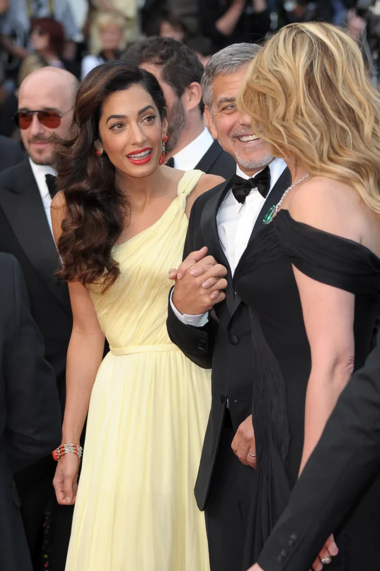 Vjetar zadao probleme lijepoj Amal Clooney, ali George joj je priskočio u pomoć