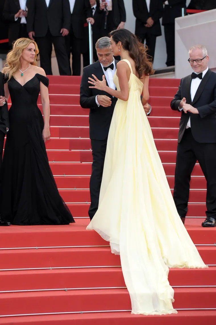 Vjetar zadao probleme lijepoj Amal Clooney, ali George joj je priskočio u pomoć