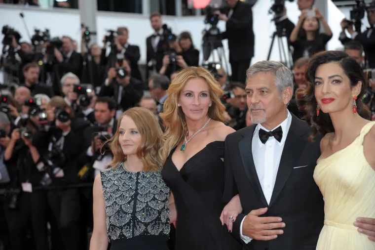 Vjetar zadao probleme lijepoj Amal Clooney, ali George joj je priskočio u pomoć