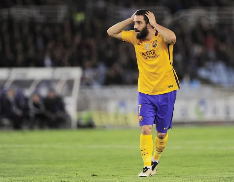 10. Arda Turan (Barcelona): Igrač koji je stigao iz Atletica mogao je zaigrati za Barcelonu tek u 2016. godini, ali nije se ba&scaron; iskazao. Turčin je tek sjedan onoga &scaron;to je bio u Atleticu.