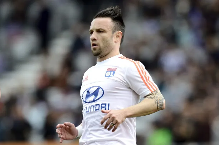 8. Mathieu Valbuena (Lyon): Vjerojatno i zbog seks-skandala u kojemu ga je ucjenjivao suigrač iz reprezentacije Karim Benzema, Valbuena nije uspio ponoviti igre iz pro&scaron;le sezone kad je blistao u dresu moskovskog Dinama. Njegov Lyon ostao je daleko iza PSG-a u prvenstvu.