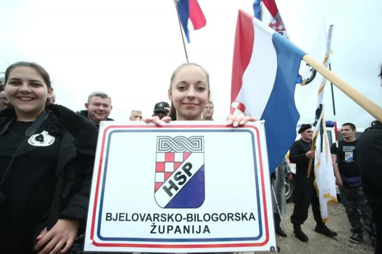 SJEĆANJE NA STRADALE: Tisuće odaju počast žrtvama Križnog puta u Bleiburgu