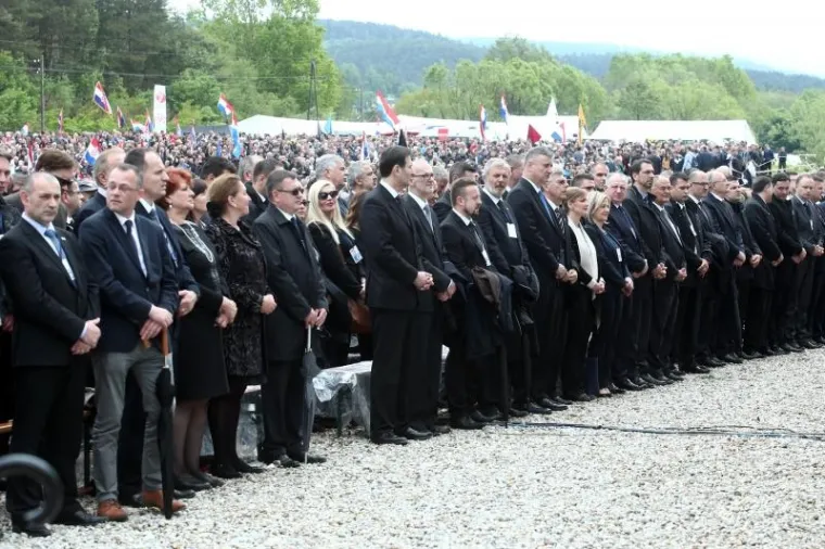 SJEĆANJE NA STRADALE: Tisuće odaju počast žrtvama Križnog puta u Bleiburgu