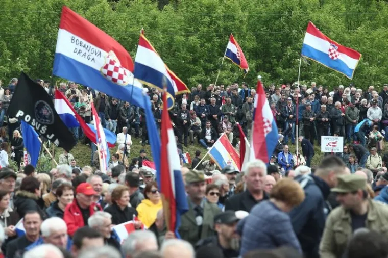 SJEĆANJE NA STRADALE: Tisuće odaju počast žrtvama Križnog puta u Bleiburgu