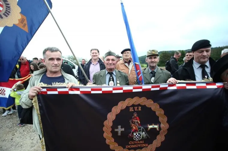 SJEĆANJE NA STRADALE: Tisuće odaju počast žrtvama Križnog puta u Bleiburgu