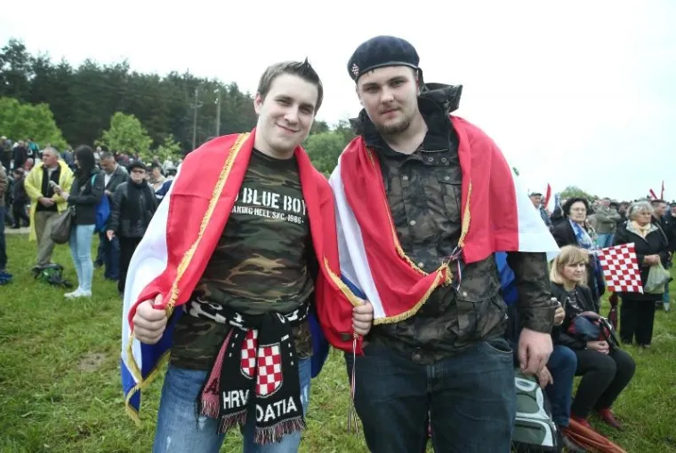 SJEĆANJE NA STRADALE: Tisuće odaju počast žrtvama Križnog puta u Bleiburgu