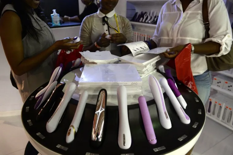 Četverodnevna zabava popraćena je velikim brojem promocija tvrtki koje se bave proizvodnjom seks igračaka, dok pojedine reklamiraju dobro poznata imena iz biznisa filmske industrije za odrasle