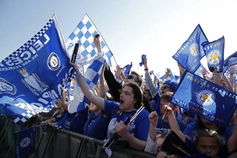 DAN ZA PAMĆENJE: Vi&scaron;e od 240 tisuća ljudi poklonilo se prvacima Premiershipa