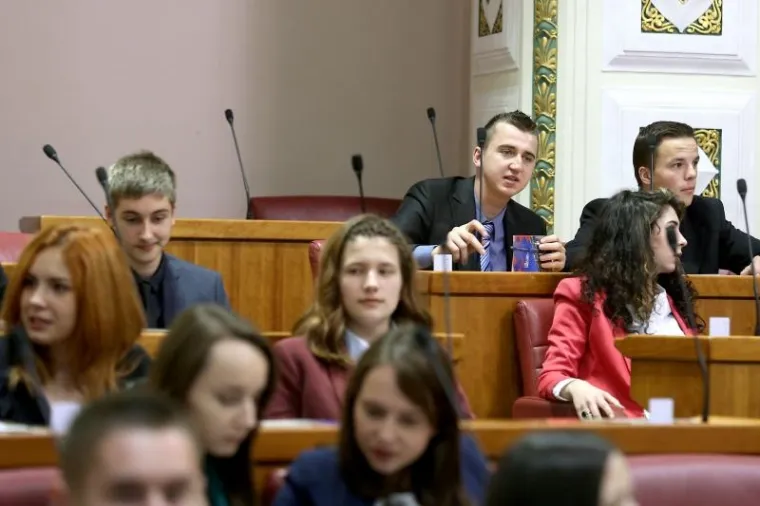 KVORUM U SABORU: Srednjo&scaron;kolci simulirali sjednicu