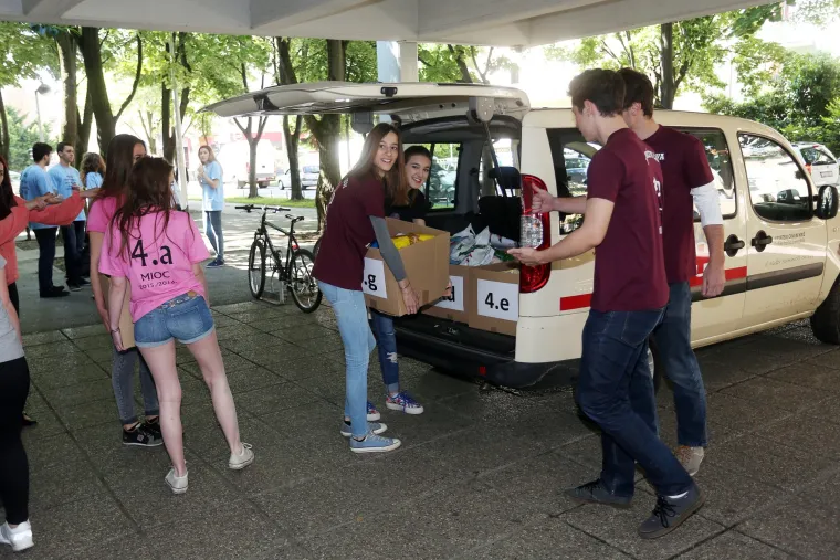 Maturanti zagrebačke XV. gimnazije sakupili 300 kg hrane te ju donirali socijalnom dućanu Crvenog križa