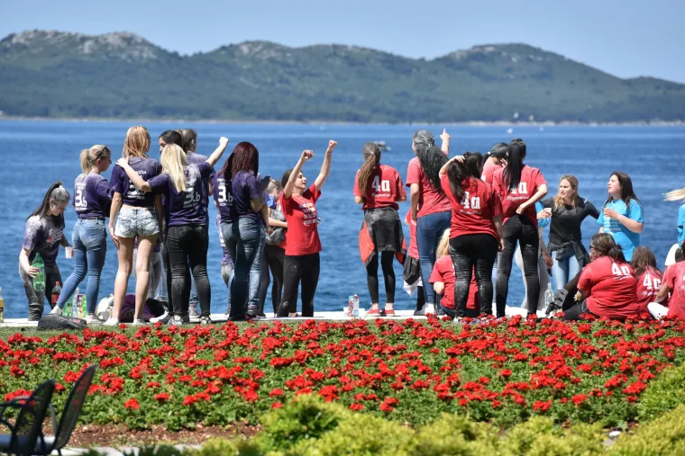 Maturanti okupirali ulice hrvatskih gradova: ovako slave zadnji dan &scaron;kole