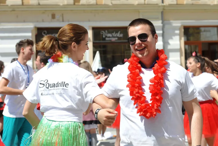 Maturanti okupirali ulice hrvatskih gradova: ovako slave zadnji dan &scaron;kole