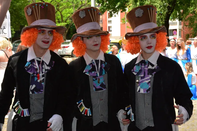 Maturanti okupirali ulice hrvatskih gradova: ovako slave zadnji dan &scaron;kole